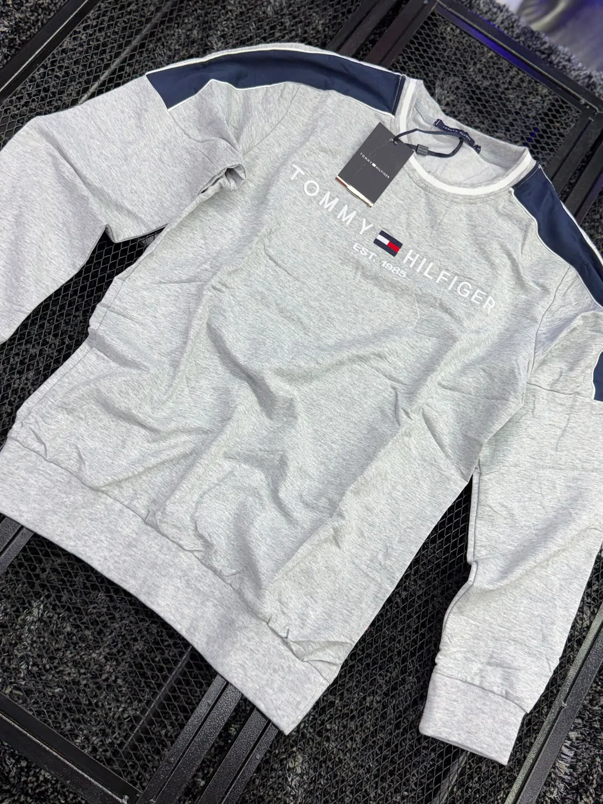 Buzo modelo 04 disponible en PRESENCIA, Cartagena